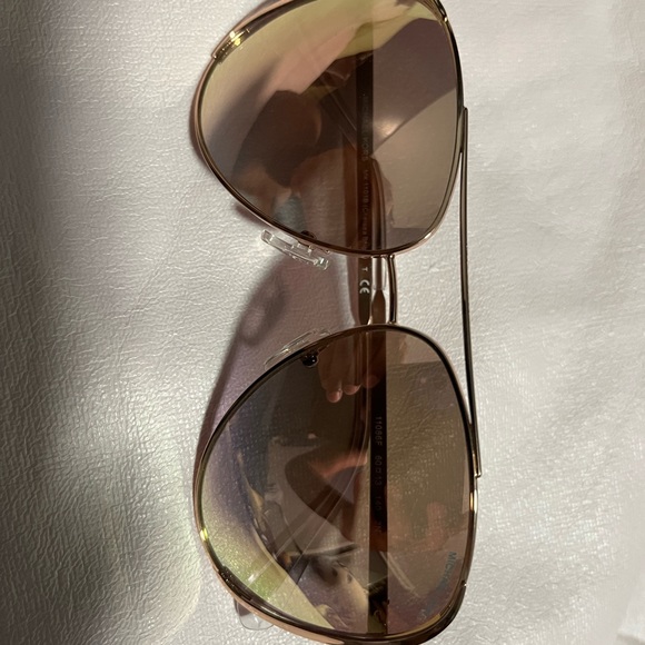 Michael kors sunglasses - Picture 3 of 5